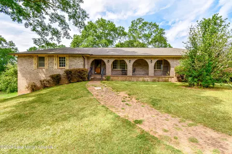 2488 Oakwoods Ln, Alexander City, AL 35010