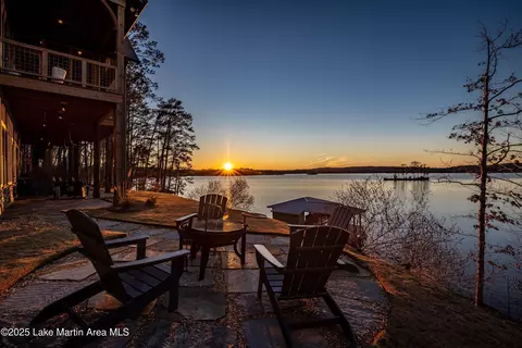 235 Oak Hl, Jacksons Gap, AL 36861