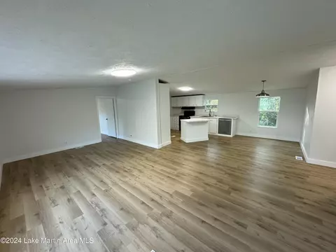 281 Stoddard Dr, Wetumpka, AL 36093