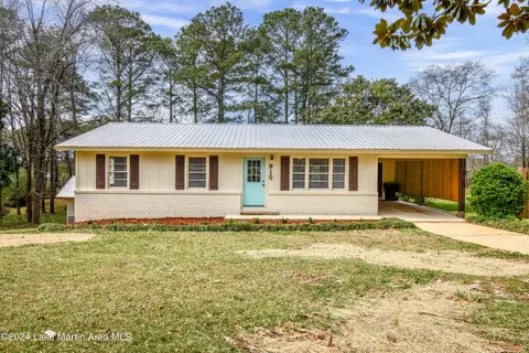 910 13th Ave, Alexander City, AL 35010