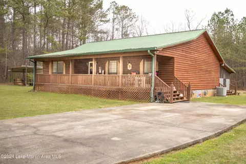 366 Amberwood Ln, Sylacauga, AL 35151