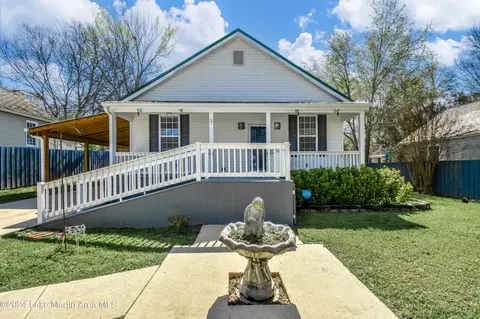 210 Freeman Ave, Tallassee, AL 36078