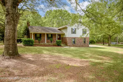216 Orchard Dr, Tallassee, AL 36078