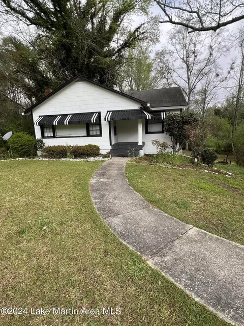 1885 Trussell Rd, Alexander City, AL 35010
