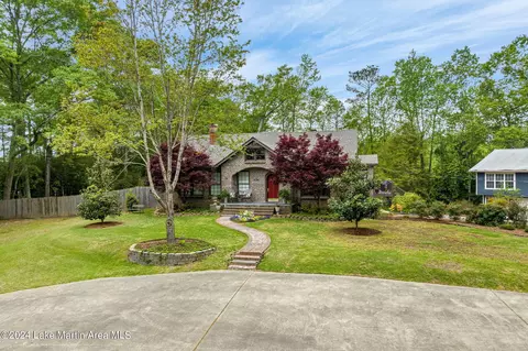 1042 Maple Street St, Alexander City, AL 35010