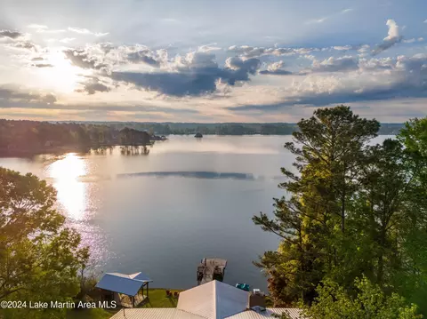 646 Mockingbird Rd, Jacksons Gap, AL 36861
