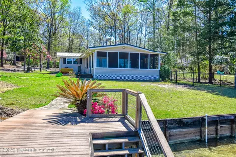 226 Holiday Shores Dr, Dadeville, AL 36853
