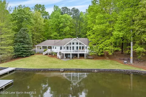 516 Muscogee Rd, Jacksons Gap, AL 36861