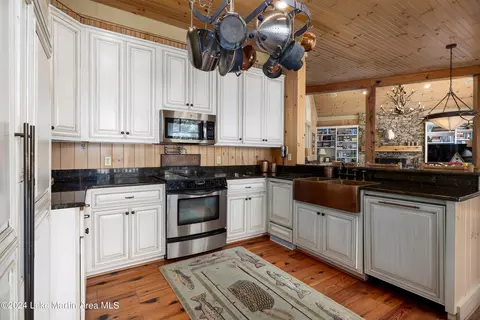 Kitchen - 1692 Oat Rd, Equality, AL 36026 photo 5 of 5