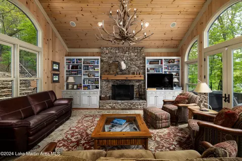 Living - 1692 Oat Rd, Equality, AL 36026 photo 2 of 5
