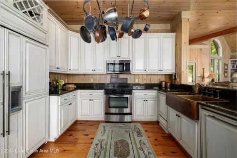 Kitchen - 1692 Oat Rd, Equality, AL 36026 photo 4 of 5