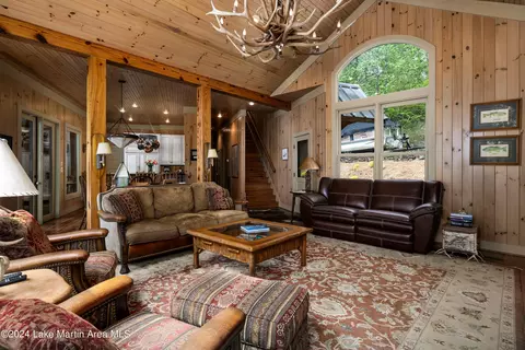 Living - 1692 Oat Rd, Equality, AL 36026 photo 4 of 5