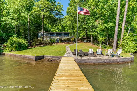 774 Windy Point Dr, Dadeville, AL 36853
