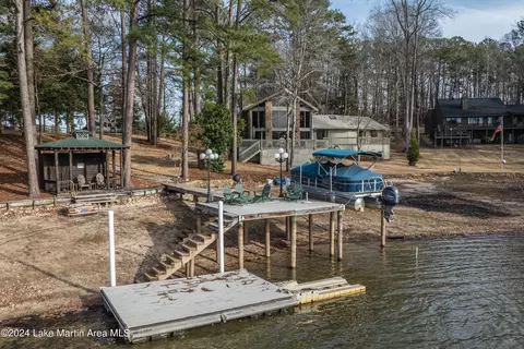225 Windward Dr, Alexander City, AL 35010