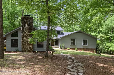157 Shoreline Dr, Alexander City, AL 35010