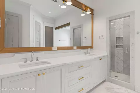 Bath - 262 Bryn Dwr Ln, Equality, AL 36026 photo 1 of 6