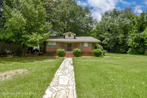 105 Carr Cir, Tallassee, AL 36078