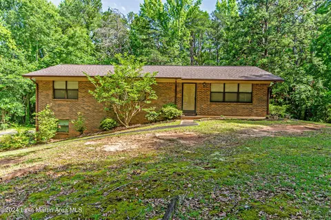 1345 Reube St, Alexander City, AL 35010