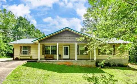 166 Robinhood Dr, Alexander City, AL 35010