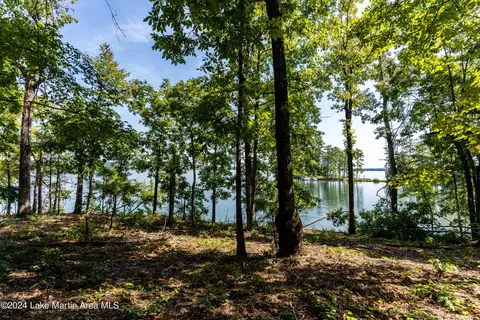 143 Luannes Pt, Alexander City, AL 35010