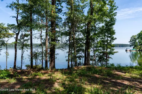 179 Luannes Pt, Alexander City, AL 35010