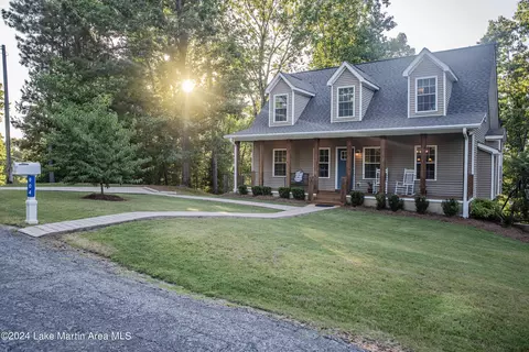 804 Lake Ridge Dr, Alexander City, AL 35010