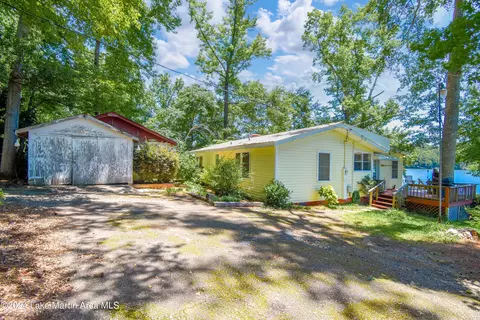 962 Point Cloxson Cir, Jacksons Gap, AL 36861