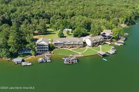 242 Ivy Shores Ln, Alexander City, AL 35010
