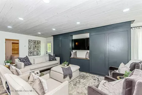 Living - 1621 Moonbranch Dr, Dadeville, AL 36853 photo 2 of 2