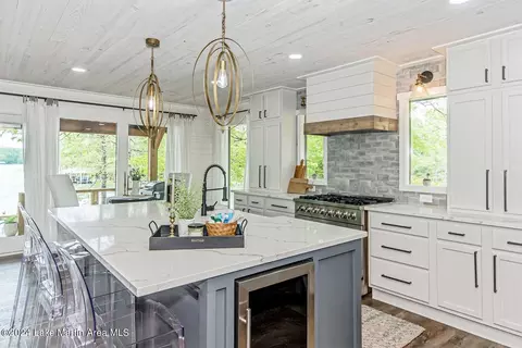 Kitchen - 1621 Moonbranch Dr, Dadeville, AL 36853 photo 3 of 6