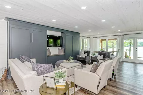 Living - 1621 Moonbranch Dr, Dadeville, AL 36853 photo 1 of 2