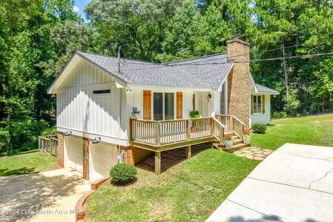 301 Crestline Cir, Alexander City, AL 35010