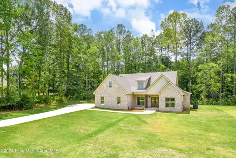 138 Rocky Creek Dr, Alexander City, AL 35010