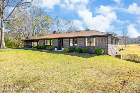 588 Knight Rd, Alexander City, AL 35010