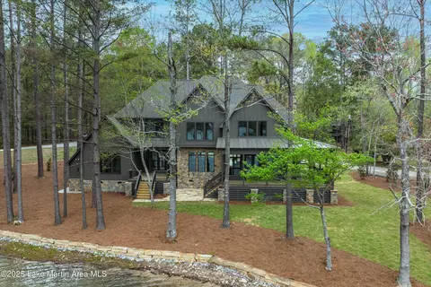 28 Pleasure Island Rd, Alexander City, AL 35010