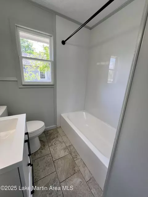 Bath - 170 1st Ave, Eclectic, AL 36024 photo 4 of 4