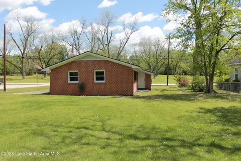Exterior - 170 1st Ave, Eclectic, AL 36024 photo 2 of 4