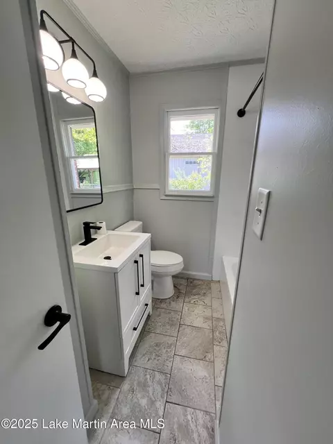 Bath - 170 1st Ave, Eclectic, AL 36024 photo 1 of 4