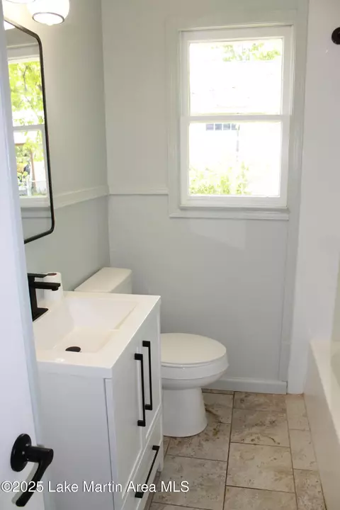 Bath - 170 1st Ave, Eclectic, AL 36024 photo 2 of 4