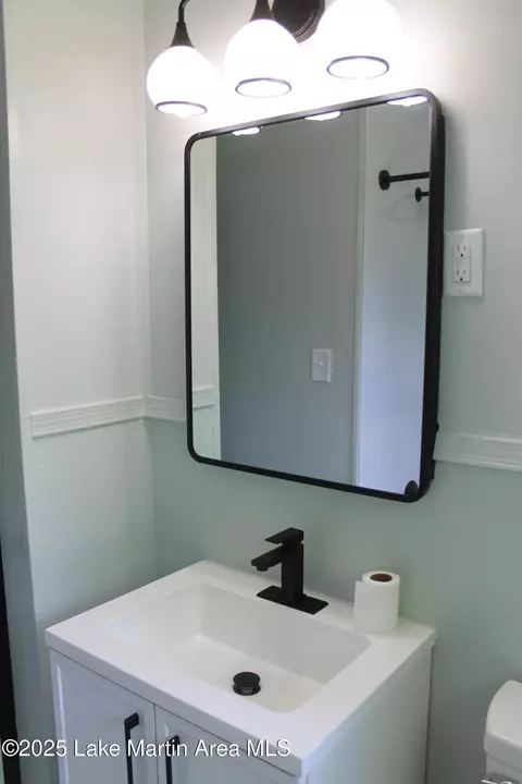 Bath - 170 1st Ave, Eclectic, AL 36024 photo 3 of 4