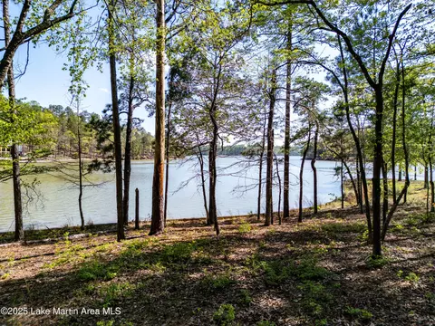 910 Luannes Way, Alexander City, AL 35010
