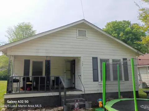 709 Woodlawn Ave, Sylacauga, AL 35151