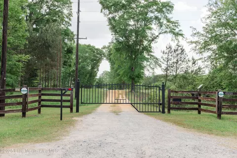 2755 Cherokee Trl, Tallassee, AL 36078