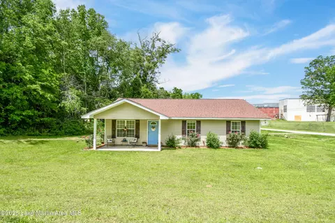 577 Iris Ave, Alexander City, AL 35010