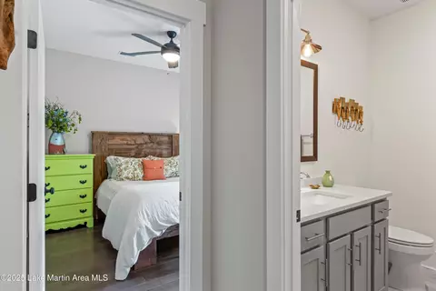Entry Way - 391 Old Jay Rd, Eclectic, AL 36024 photo 6 of 7