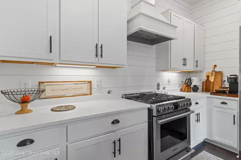 Kitchen - 391 Old Jay Rd, Eclectic, AL 36024 photo 2 of 4