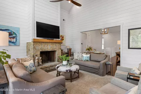 Living - 391 Old Jay Rd, Eclectic, AL 36024 photo 2 of 3