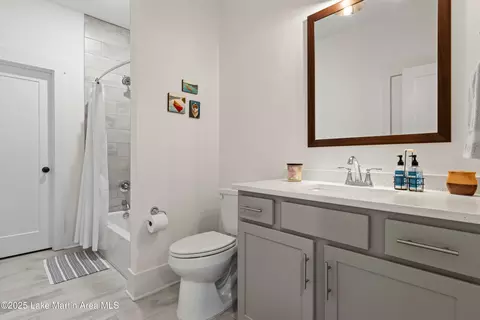 Bath - 391 Old Jay Rd, Eclectic, AL 36024 photo 4 of 5