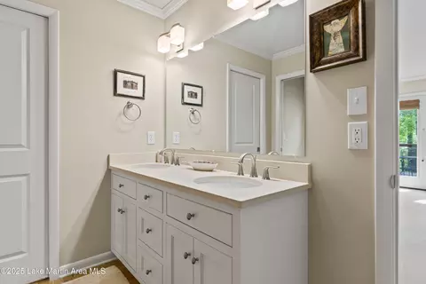 Bath - 325 Sears Bluff Rd, Eclectic, AL 36024 photo 3 of 4