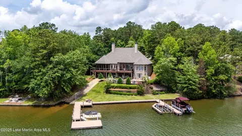 47 Oaks Knl, Jacksons Gap, AL 36861